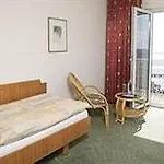 מלון Ruegen-hotel 3*