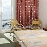 Ruegen-hotel 3* זאסניץ